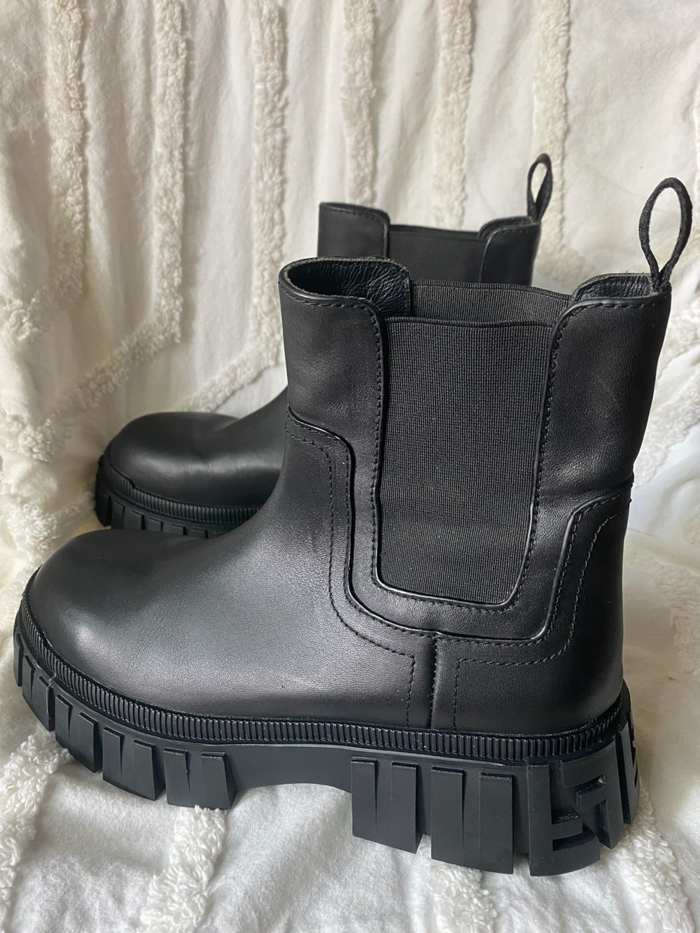 Fendi Force Chelsea boots